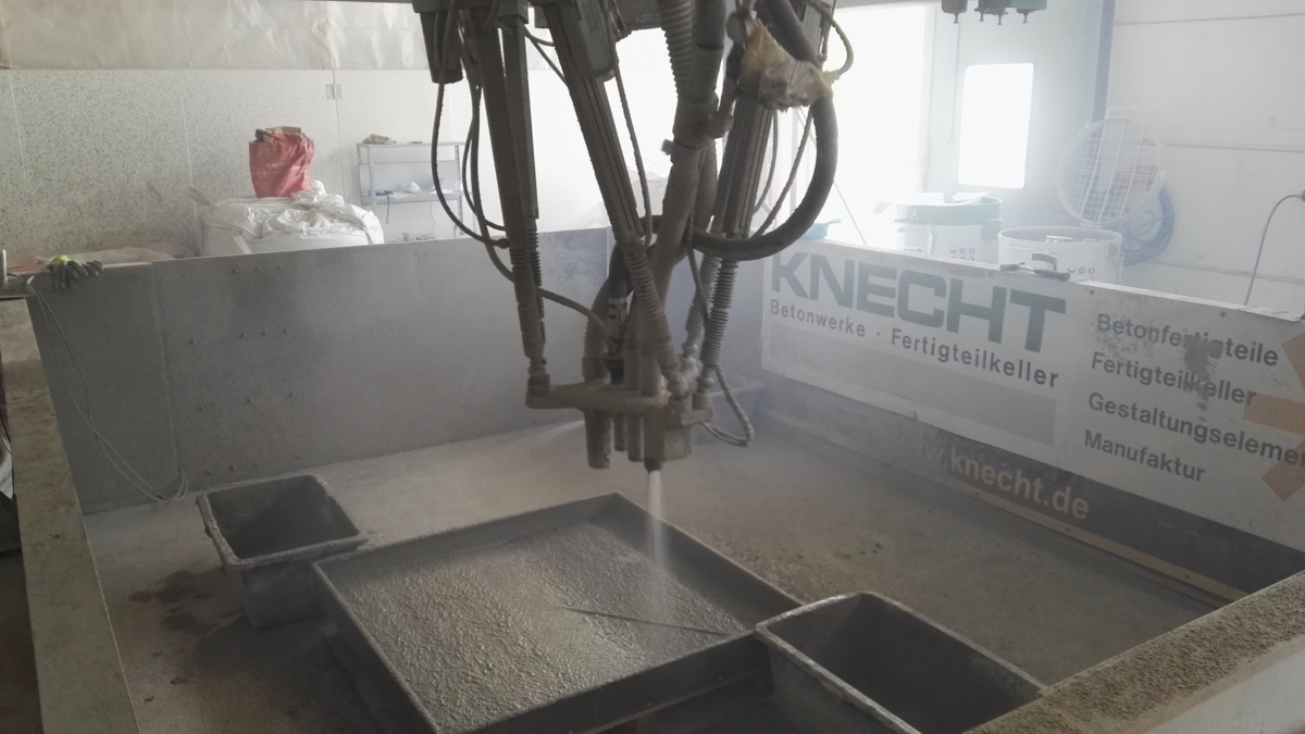 Manufacturing with the concrete dry-spraying technology